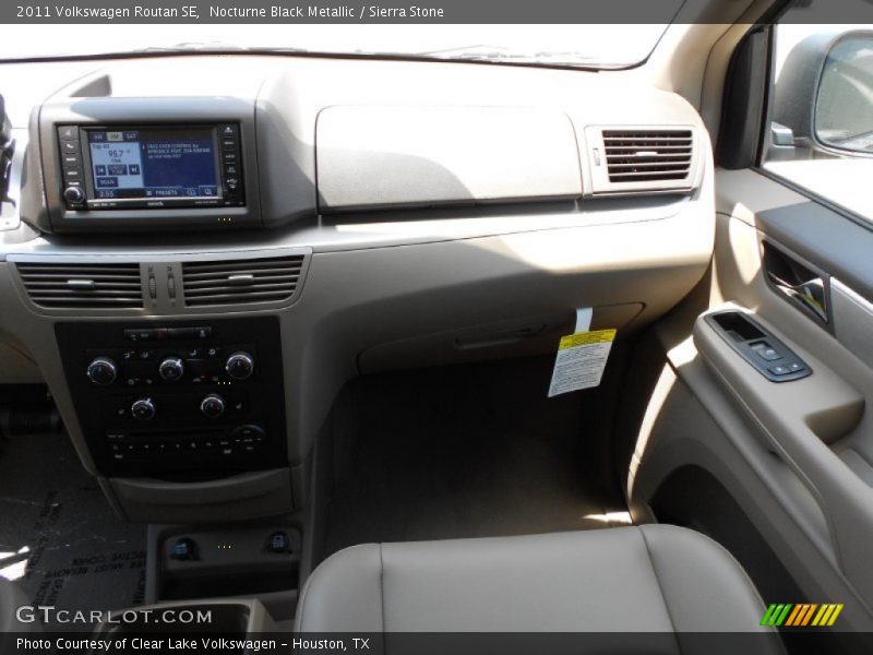 Nocturne Black Metallic / Sierra Stone 2011 Volkswagen Routan SE