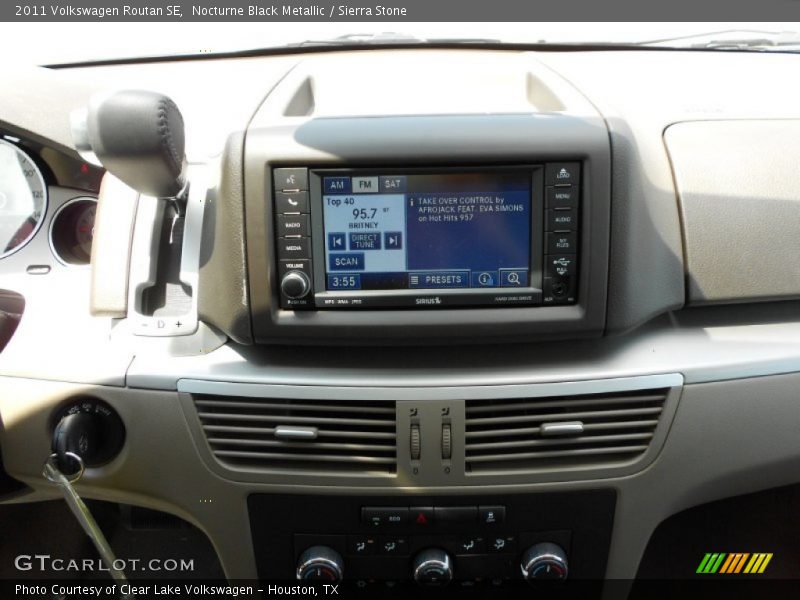 Nocturne Black Metallic / Sierra Stone 2011 Volkswagen Routan SE