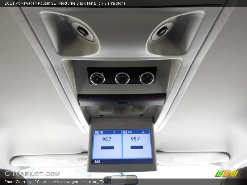 Nocturne Black Metallic / Sierra Stone 2011 Volkswagen Routan SE