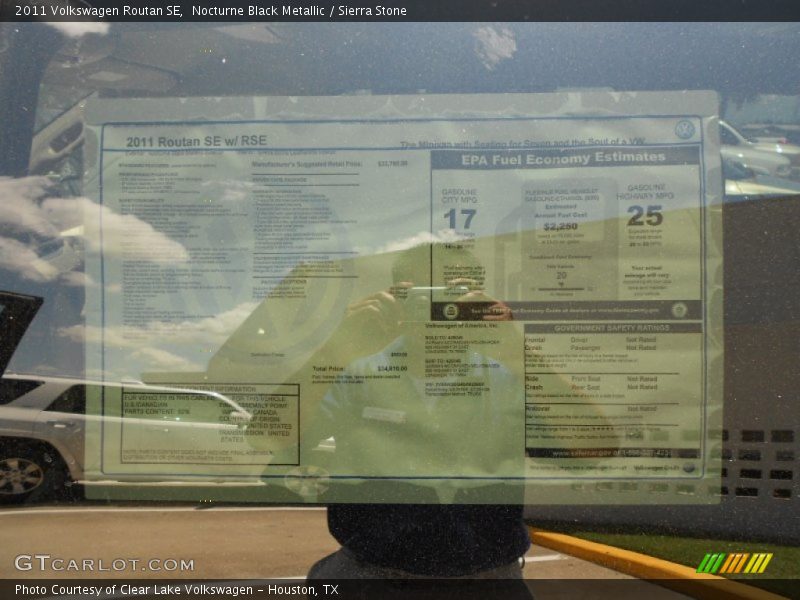 Nocturne Black Metallic / Sierra Stone 2011 Volkswagen Routan SE