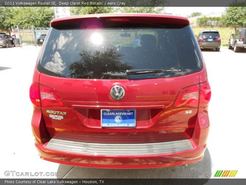 Deep Claret Red Metallic / Aero Gray 2011 Volkswagen Routan SE