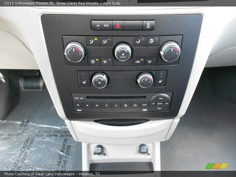 Deep Claret Red Metallic / Aero Gray 2011 Volkswagen Routan SE