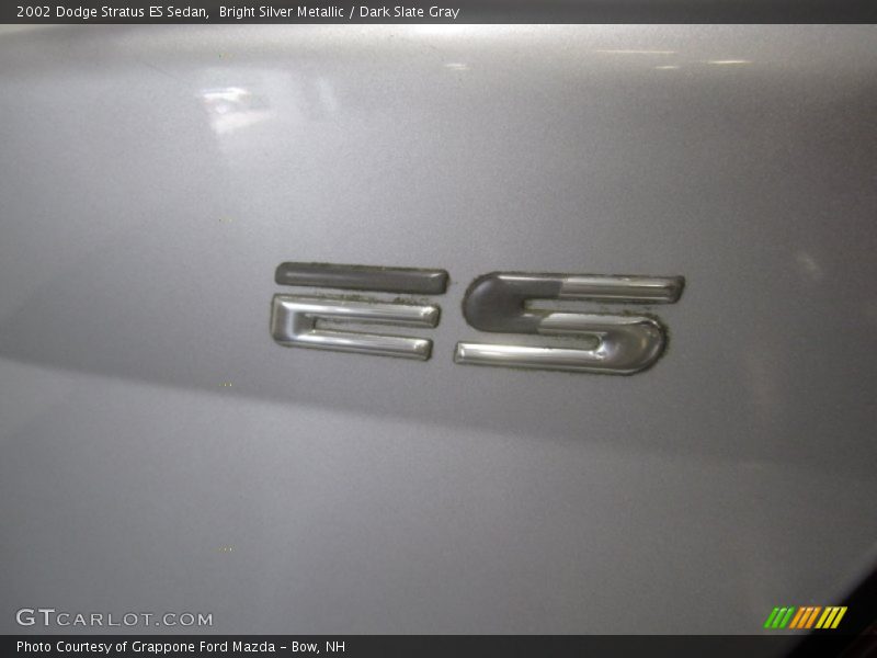  2002 Stratus ES Sedan Logo