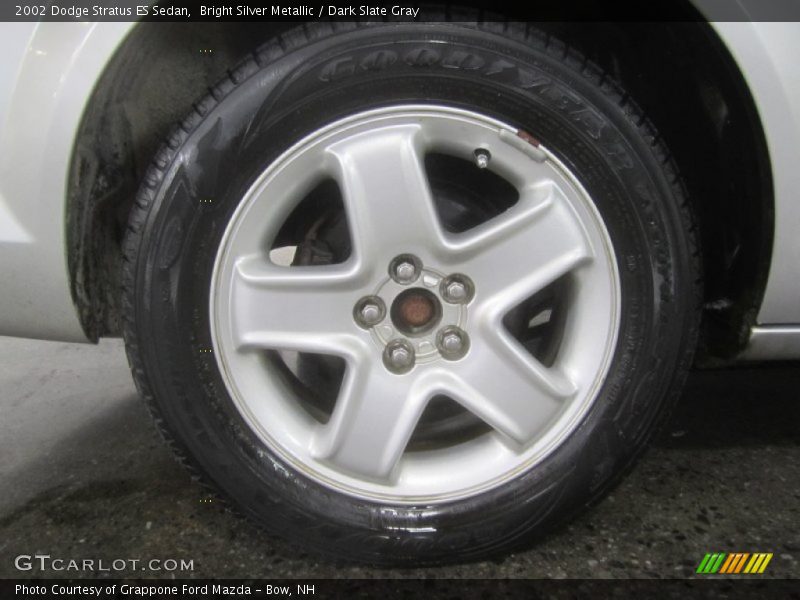  2002 Stratus ES Sedan Wheel