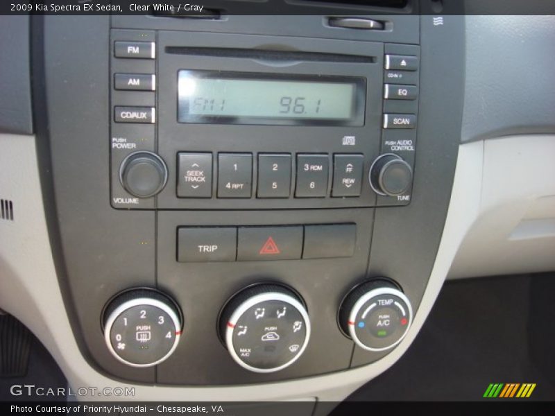 Clear White / Gray 2009 Kia Spectra EX Sedan