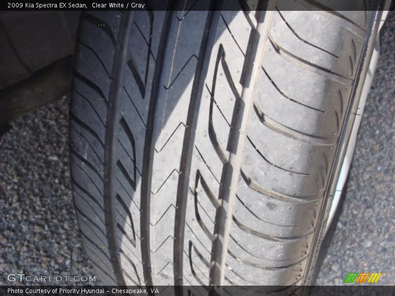 Clear White / Gray 2009 Kia Spectra EX Sedan