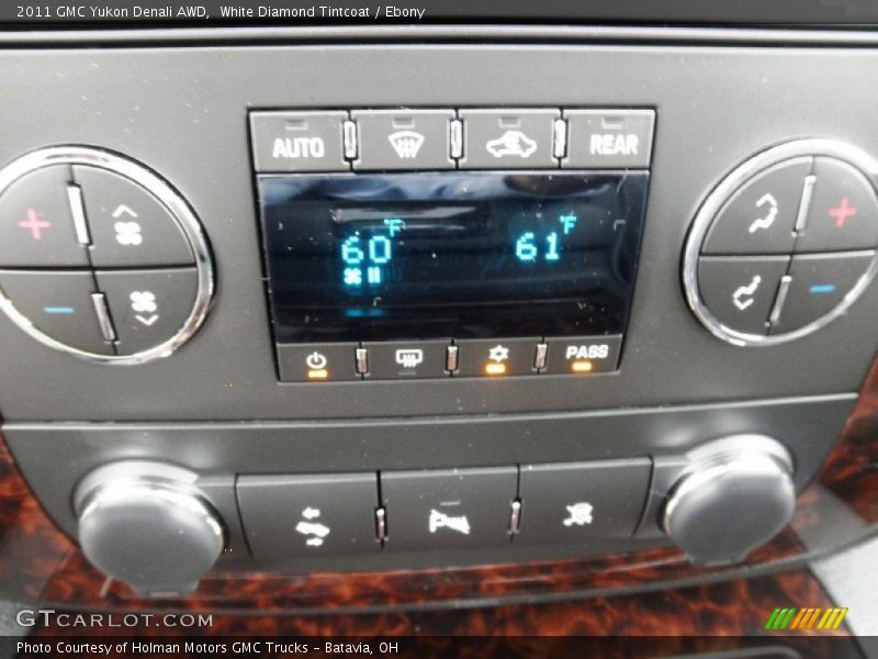 White Diamond Tintcoat / Ebony 2011 GMC Yukon Denali AWD