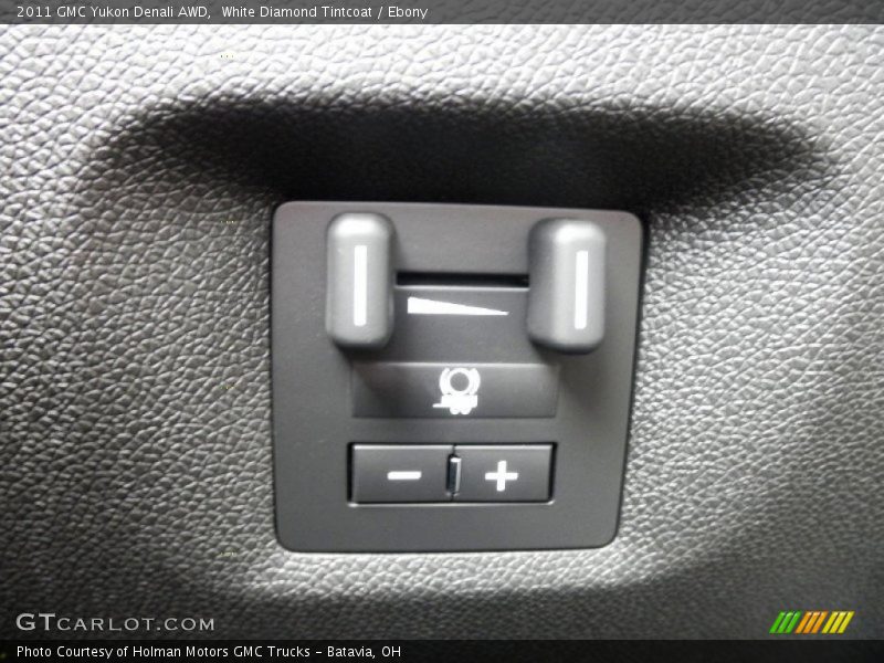 White Diamond Tintcoat / Ebony 2011 GMC Yukon Denali AWD