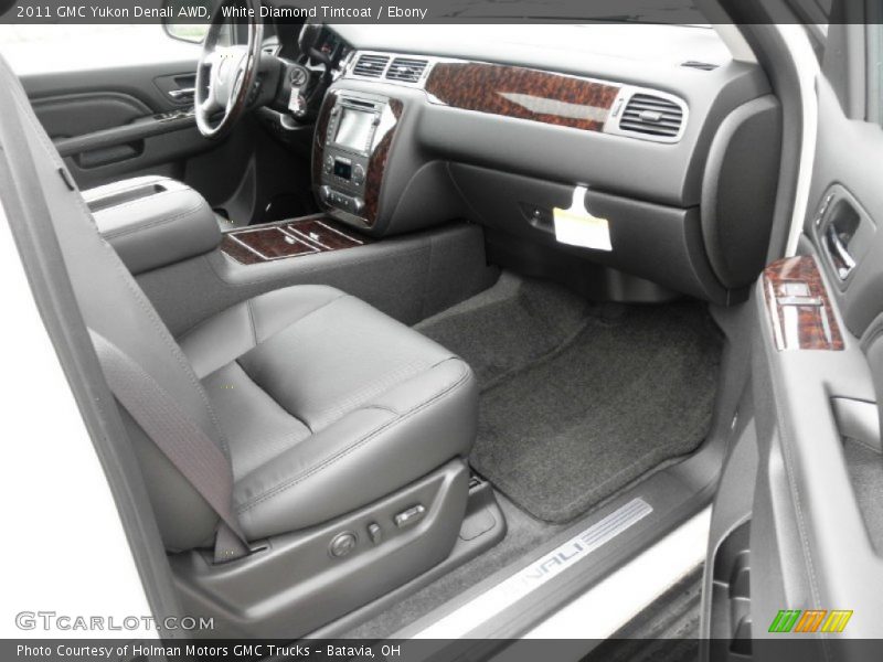 White Diamond Tintcoat / Ebony 2011 GMC Yukon Denali AWD