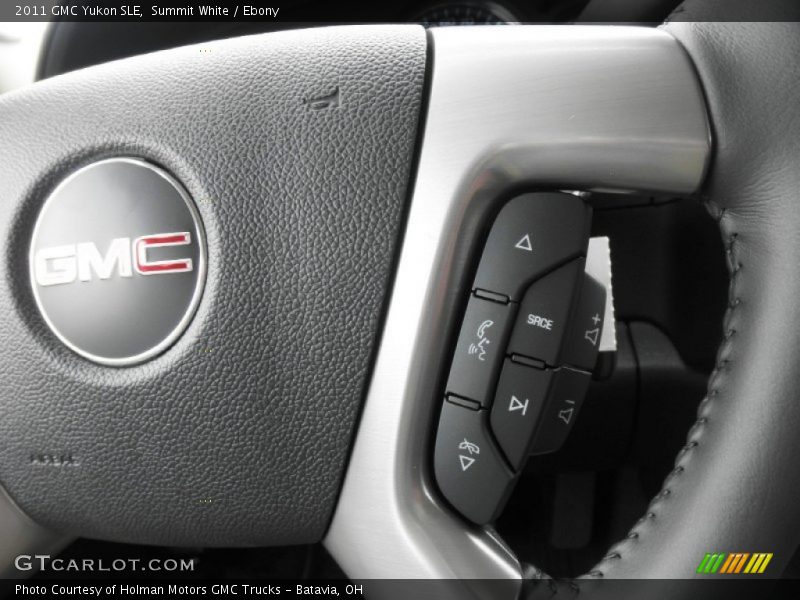Summit White / Ebony 2011 GMC Yukon SLE