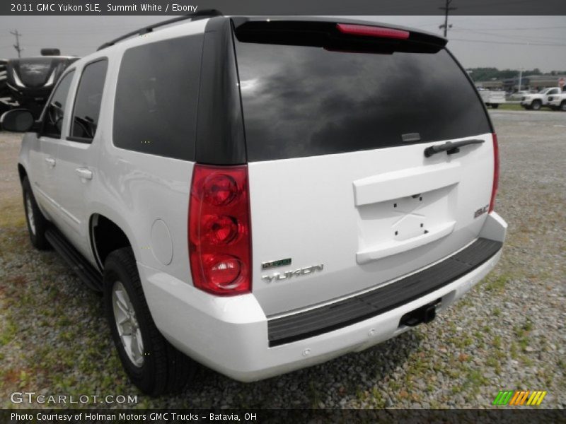 Summit White / Ebony 2011 GMC Yukon SLE