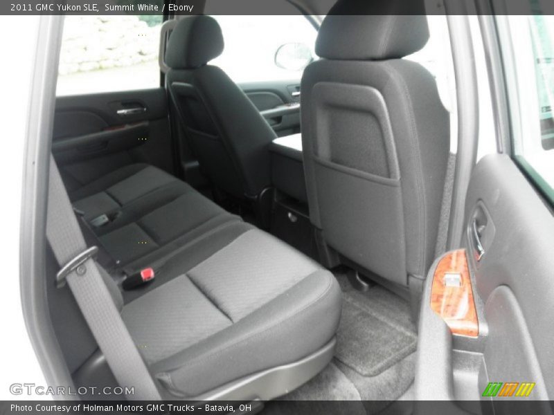 Summit White / Ebony 2011 GMC Yukon SLE