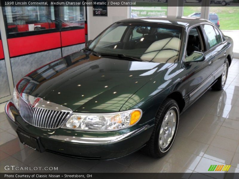 Front 3/4 View of 1998 Continental 