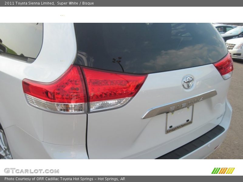 Super White / Bisque 2011 Toyota Sienna Limited