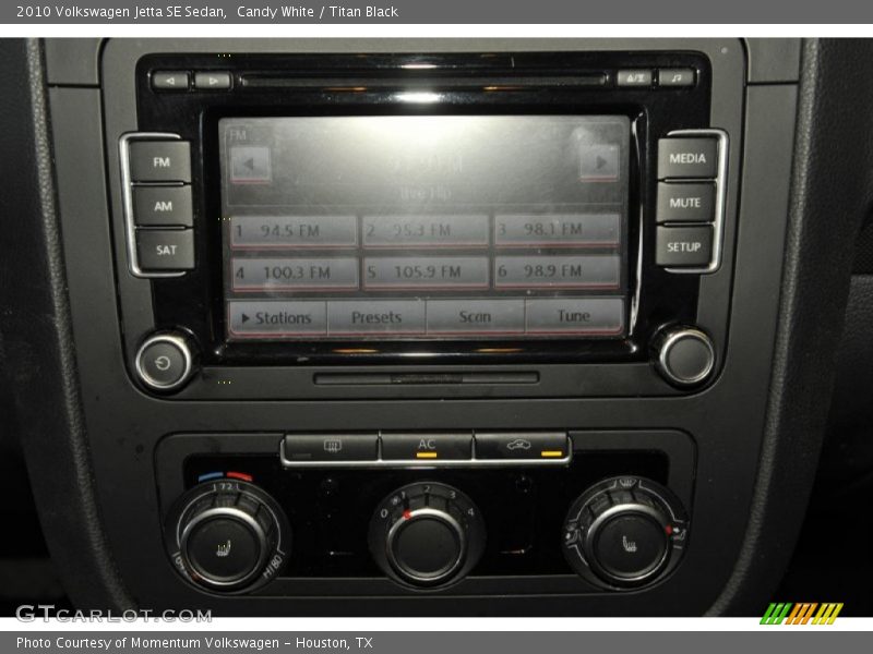 Candy White / Titan Black 2010 Volkswagen Jetta SE Sedan