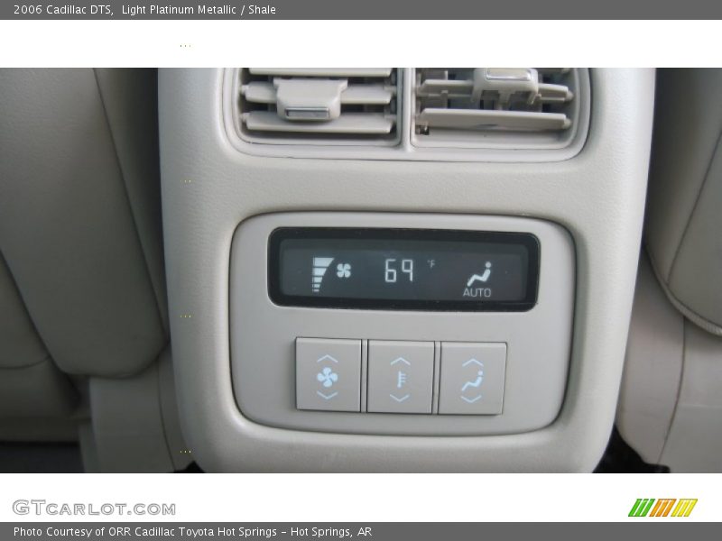 Light Platinum Metallic / Shale 2006 Cadillac DTS