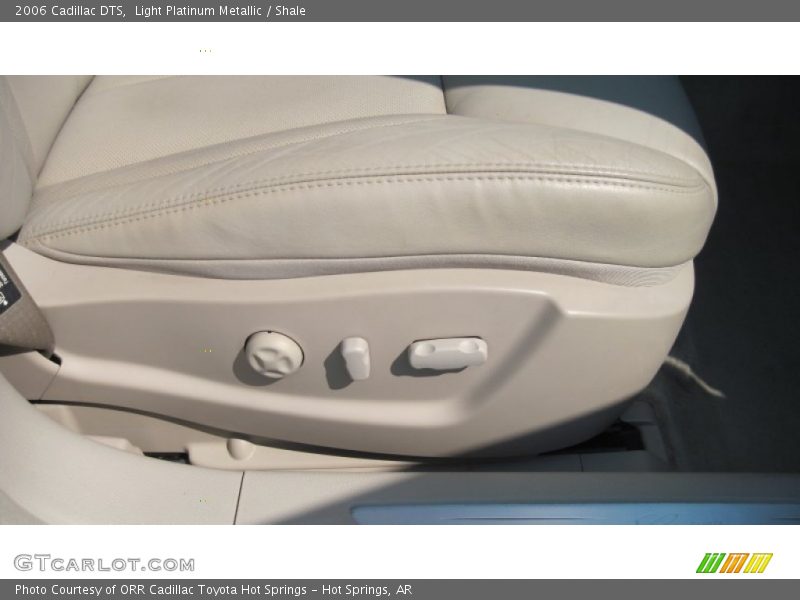 Light Platinum Metallic / Shale 2006 Cadillac DTS