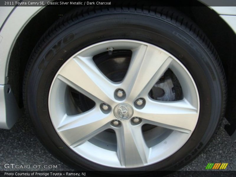Classic Silver Metallic / Dark Charcoal 2011 Toyota Camry SE