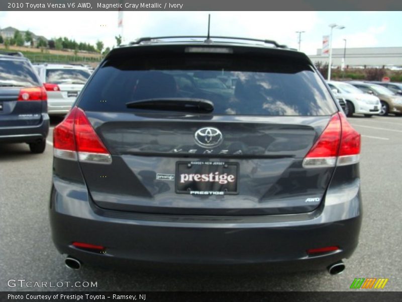 Magnetic Gray Metallic / Ivory 2010 Toyota Venza V6 AWD