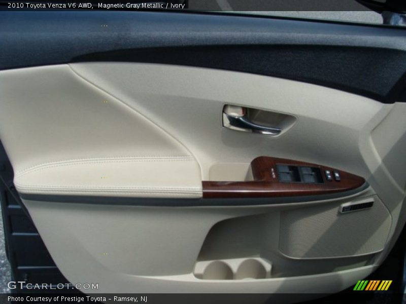 Magnetic Gray Metallic / Ivory 2010 Toyota Venza V6 AWD
