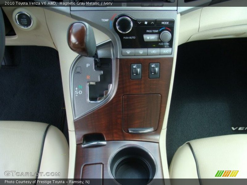 Magnetic Gray Metallic / Ivory 2010 Toyota Venza V6 AWD