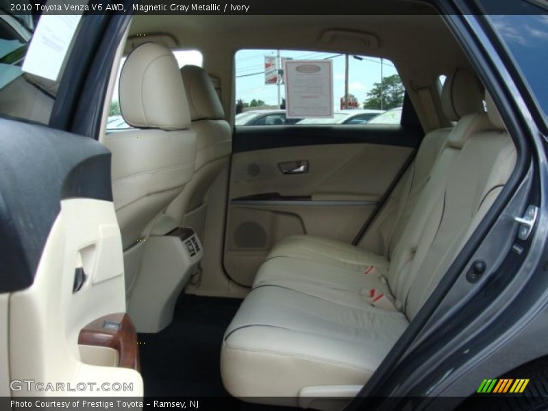 Magnetic Gray Metallic / Ivory 2010 Toyota Venza V6 AWD