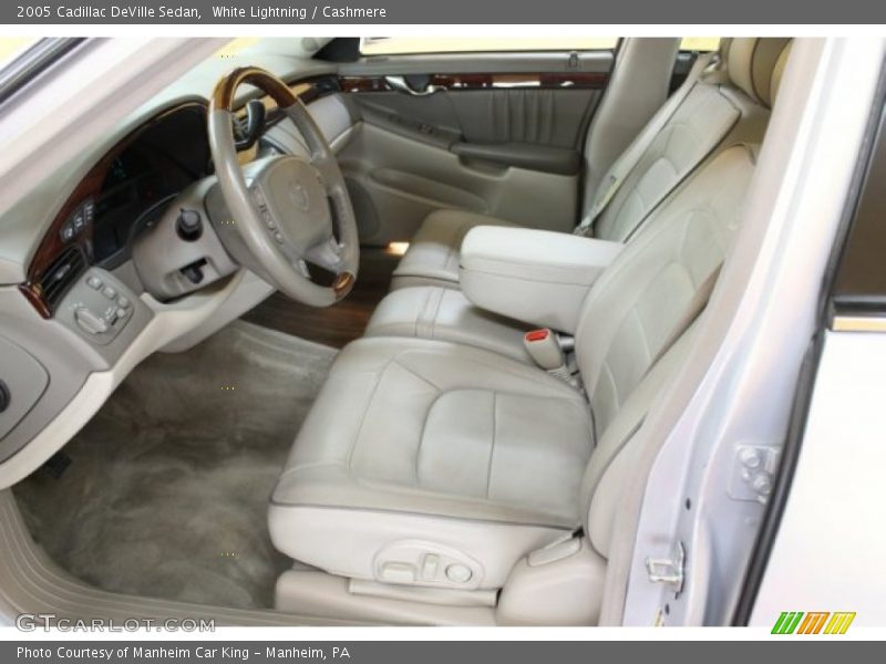 White Lightning / Cashmere 2005 Cadillac DeVille Sedan
