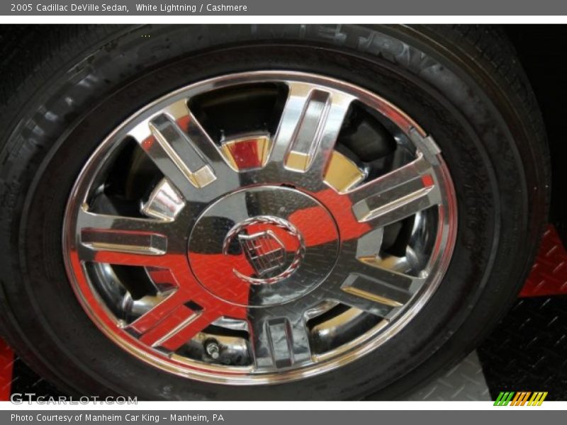 White Lightning / Cashmere 2005 Cadillac DeVille Sedan