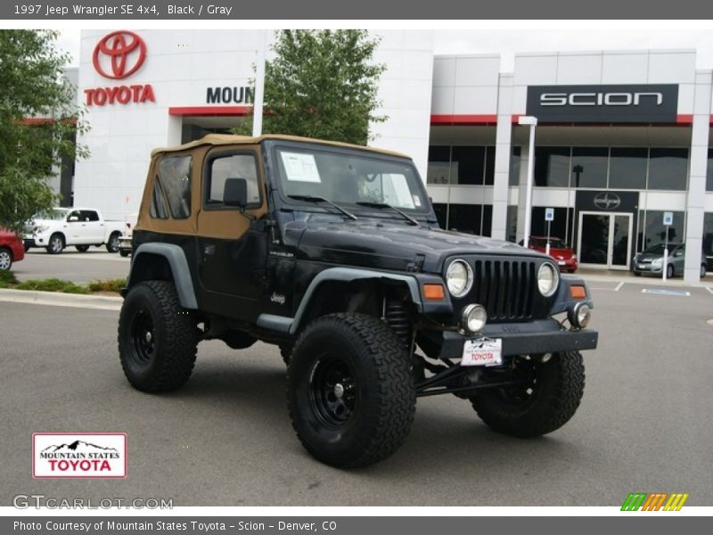 Black / Gray 1997 Jeep Wrangler SE 4x4