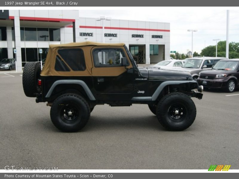 Black / Gray 1997 Jeep Wrangler SE 4x4