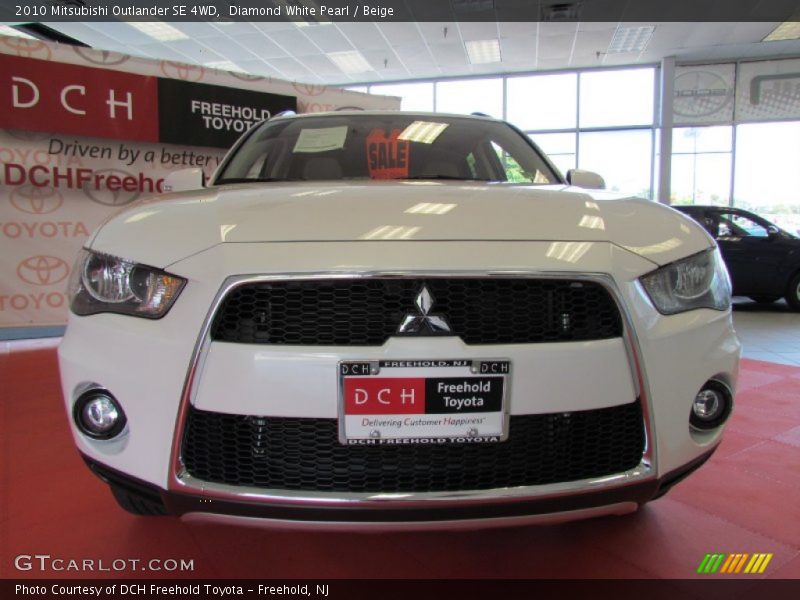 Diamond White Pearl / Beige 2010 Mitsubishi Outlander SE 4WD