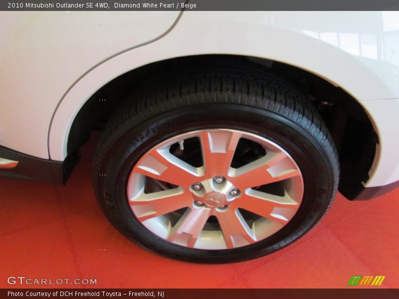 Diamond White Pearl / Beige 2010 Mitsubishi Outlander SE 4WD
