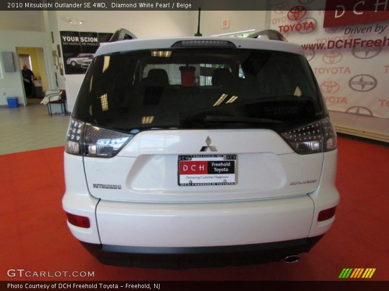 Diamond White Pearl / Beige 2010 Mitsubishi Outlander SE 4WD