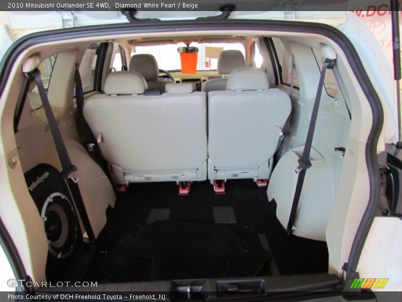 Diamond White Pearl / Beige 2010 Mitsubishi Outlander SE 4WD