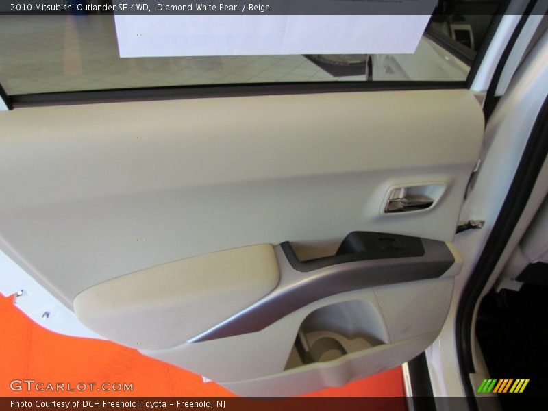 Diamond White Pearl / Beige 2010 Mitsubishi Outlander SE 4WD