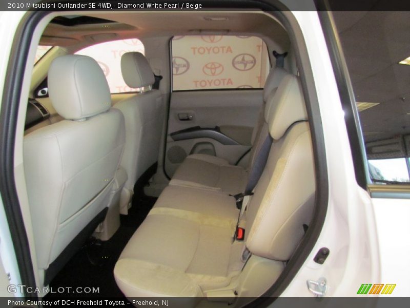Diamond White Pearl / Beige 2010 Mitsubishi Outlander SE 4WD