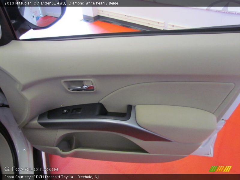 Diamond White Pearl / Beige 2010 Mitsubishi Outlander SE 4WD