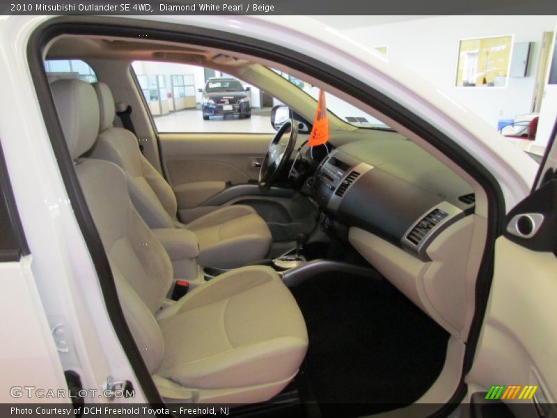 Diamond White Pearl / Beige 2010 Mitsubishi Outlander SE 4WD