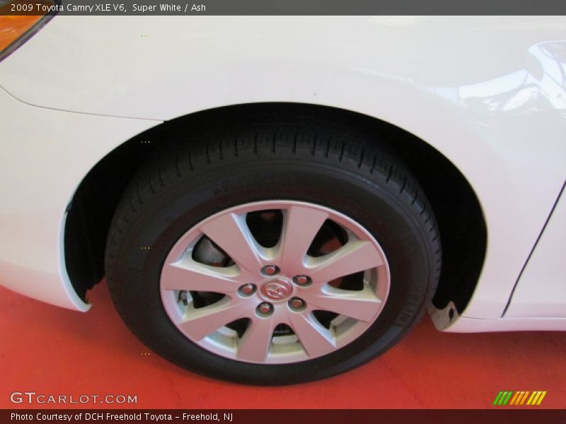 Super White / Ash 2009 Toyota Camry XLE V6
