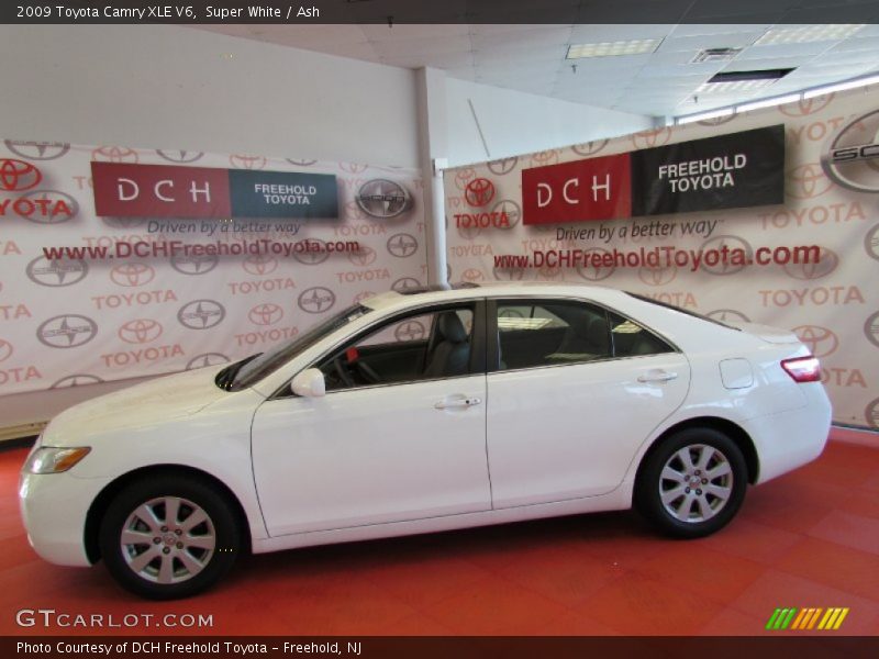 Super White / Ash 2009 Toyota Camry XLE V6