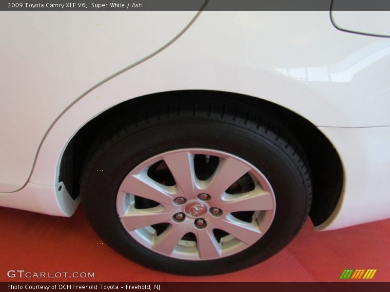 Super White / Ash 2009 Toyota Camry XLE V6