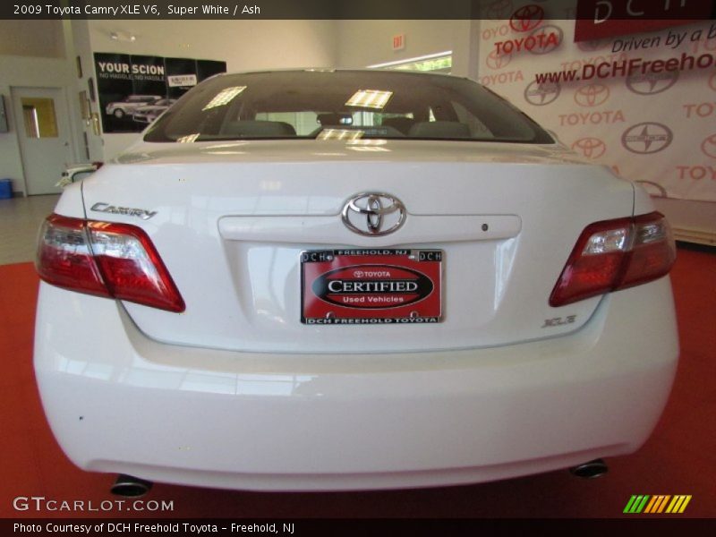 Super White / Ash 2009 Toyota Camry XLE V6