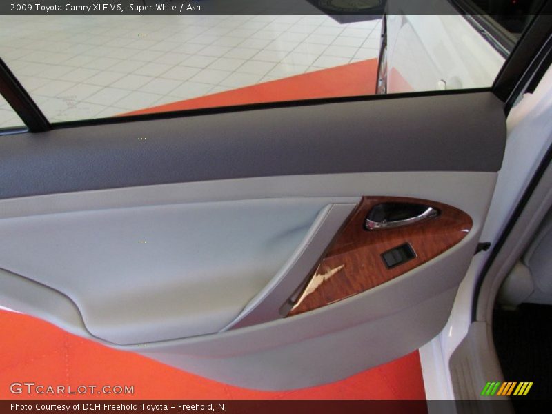 Super White / Ash 2009 Toyota Camry XLE V6