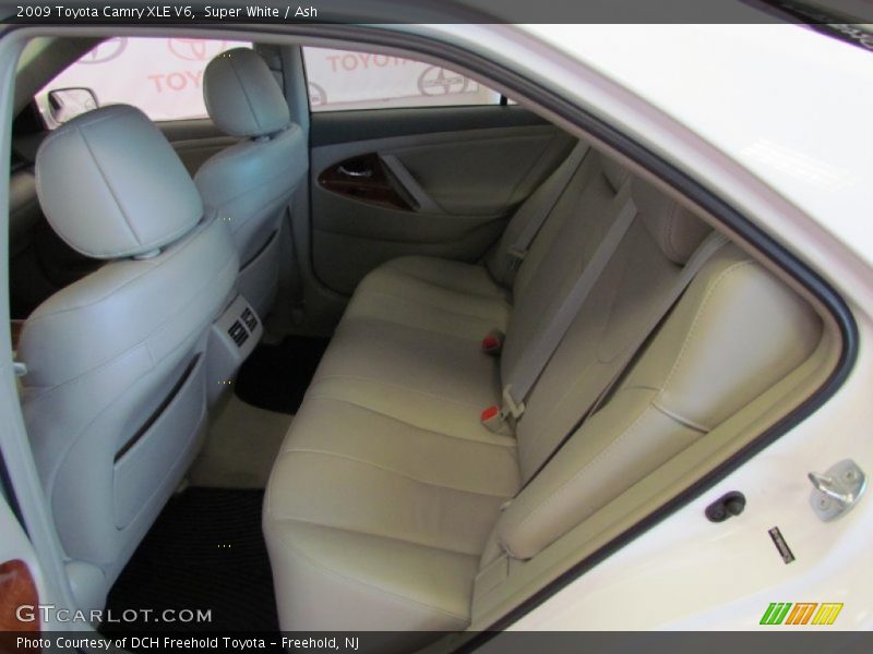Super White / Ash 2009 Toyota Camry XLE V6