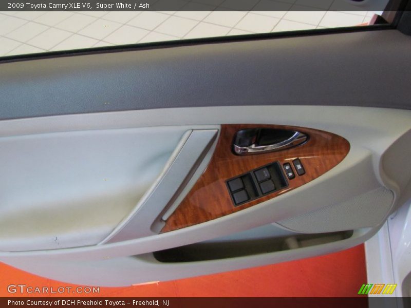 Super White / Ash 2009 Toyota Camry XLE V6