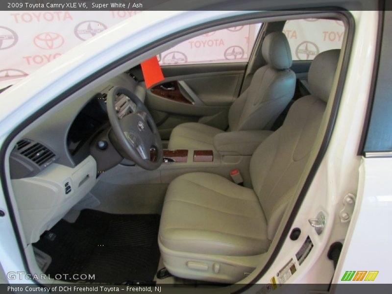 Super White / Ash 2009 Toyota Camry XLE V6