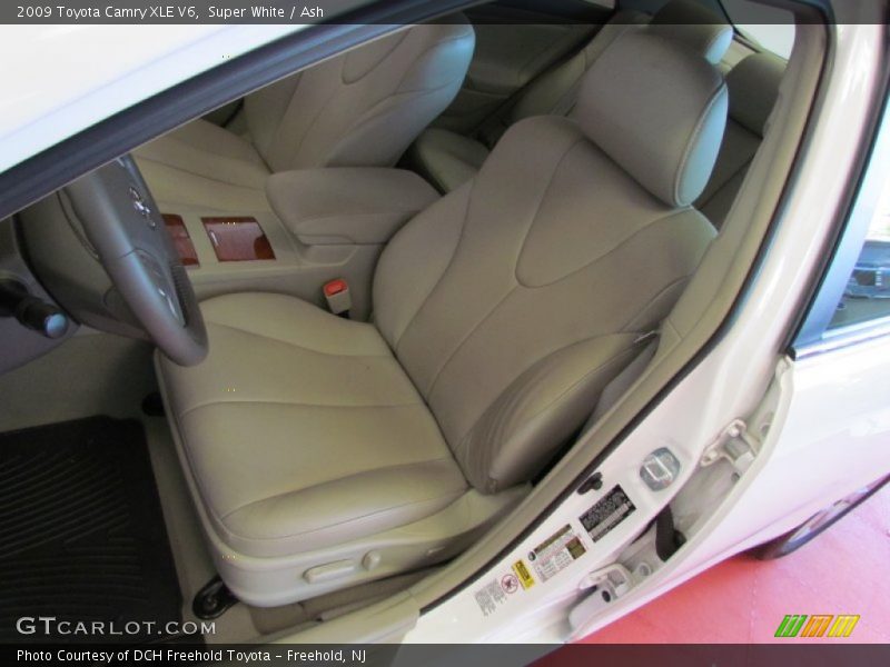 Super White / Ash 2009 Toyota Camry XLE V6