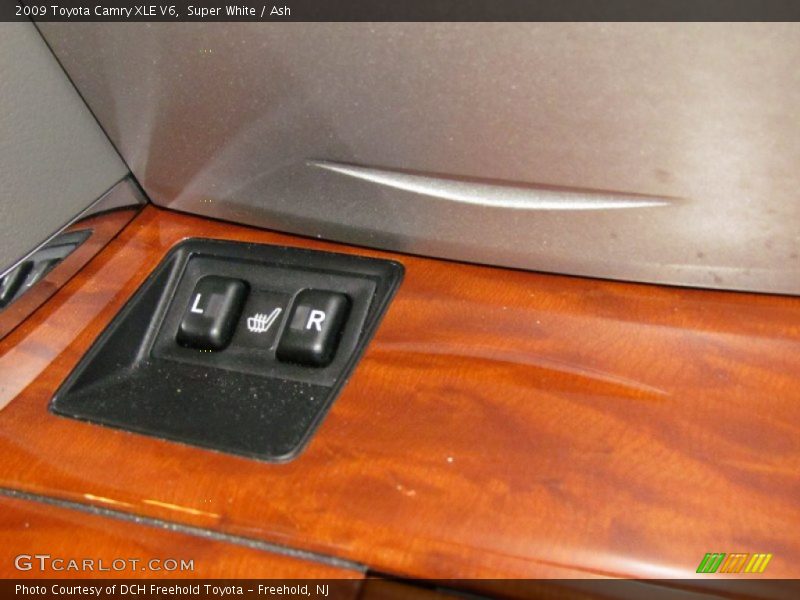 Super White / Ash 2009 Toyota Camry XLE V6