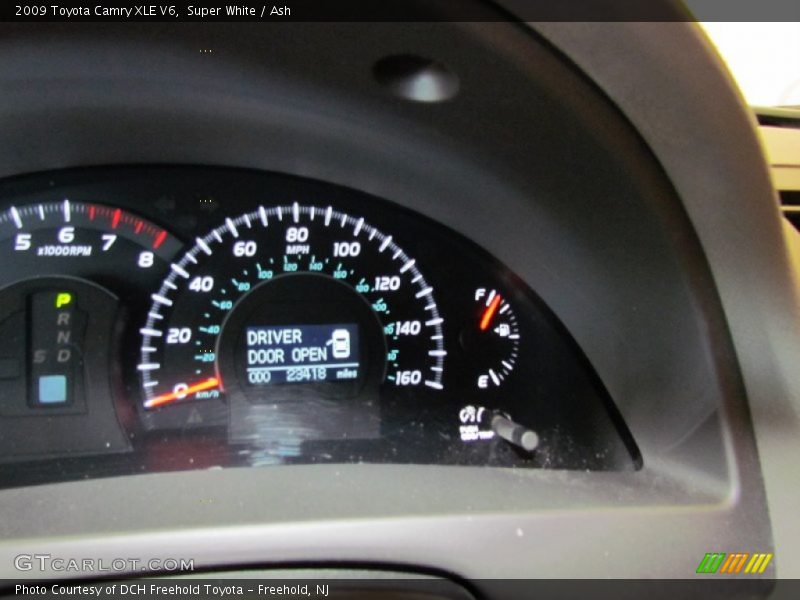 Super White / Ash 2009 Toyota Camry XLE V6