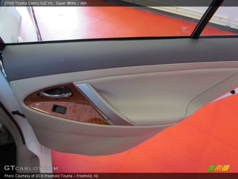 Super White / Ash 2009 Toyota Camry XLE V6